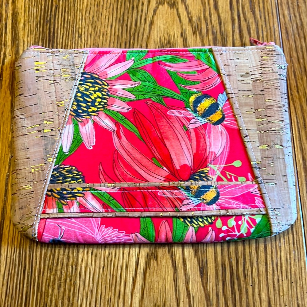 Bee and cork mini bag, make up, organization or whatever.